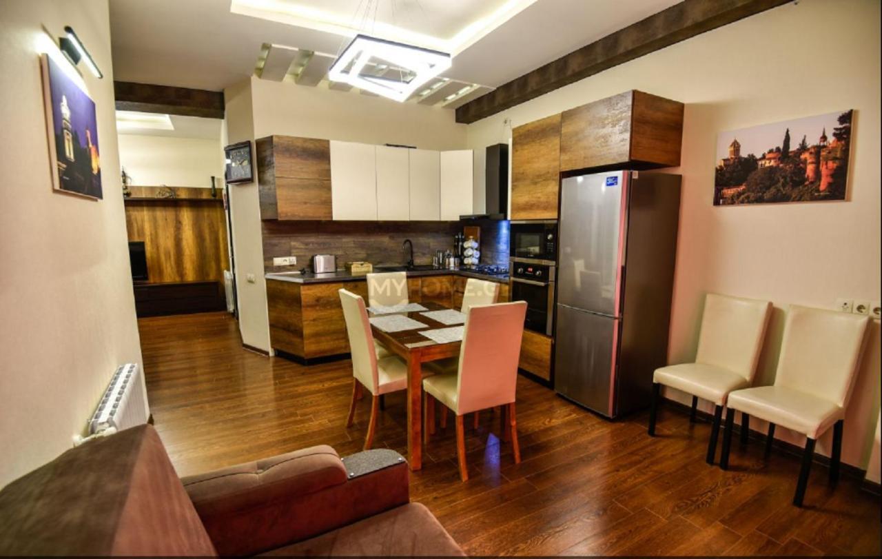 Freedom Square Apartment Tbilisi Buitenkant foto